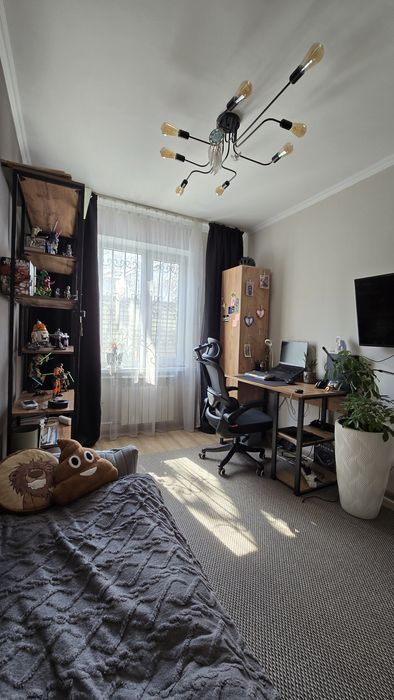 Продам двух комнатную квартиру