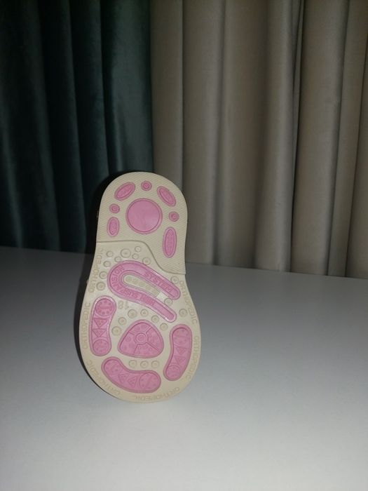 Продам ортопедические кроссовки