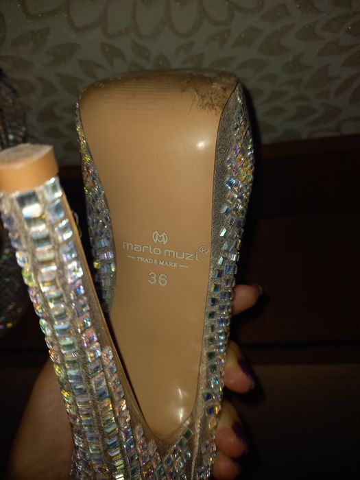 Продаю туфли  2 пары