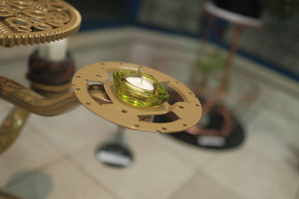 Арт стойка за цветя , свещи или друга декорация или вещи