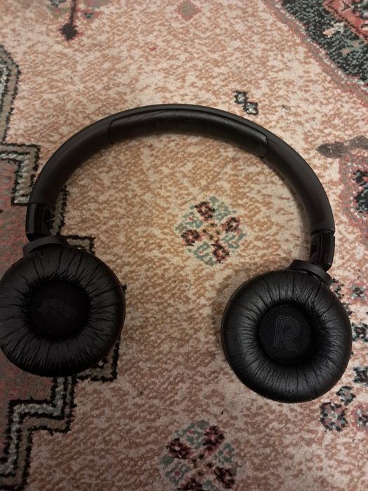 Căști Bluetooth JBL Tune 520BT – stare bună