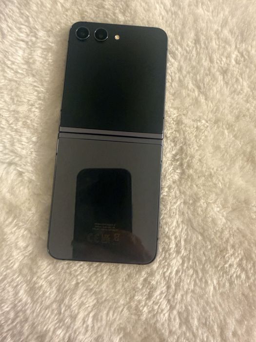 Samsung Galaxy Z Flip5 512GB Graphite – Impecabil, ca nou, cutie + accesorii