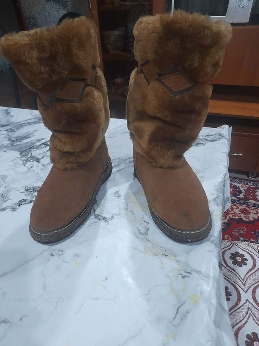 Продам  женские унты