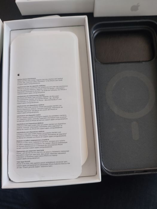 Cadou husa Pachet doua huse iPhone 17 Pro Max/18 Pro Max TechWoven/UAG