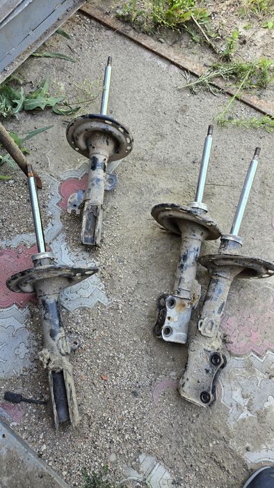 Продам амортизаторы  на камри 40 европеец