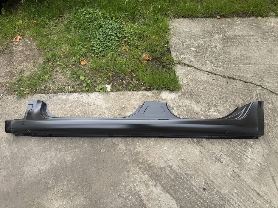 Prag stanga Skoda Octavia 3 sedan NOU OEM cod 5E5809601C