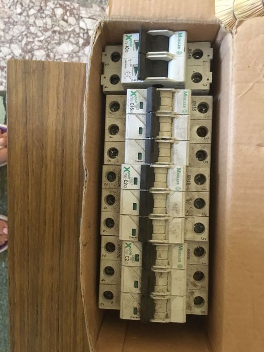 Ел части -фасунги за крушки висящи,ключове и контакти-бели