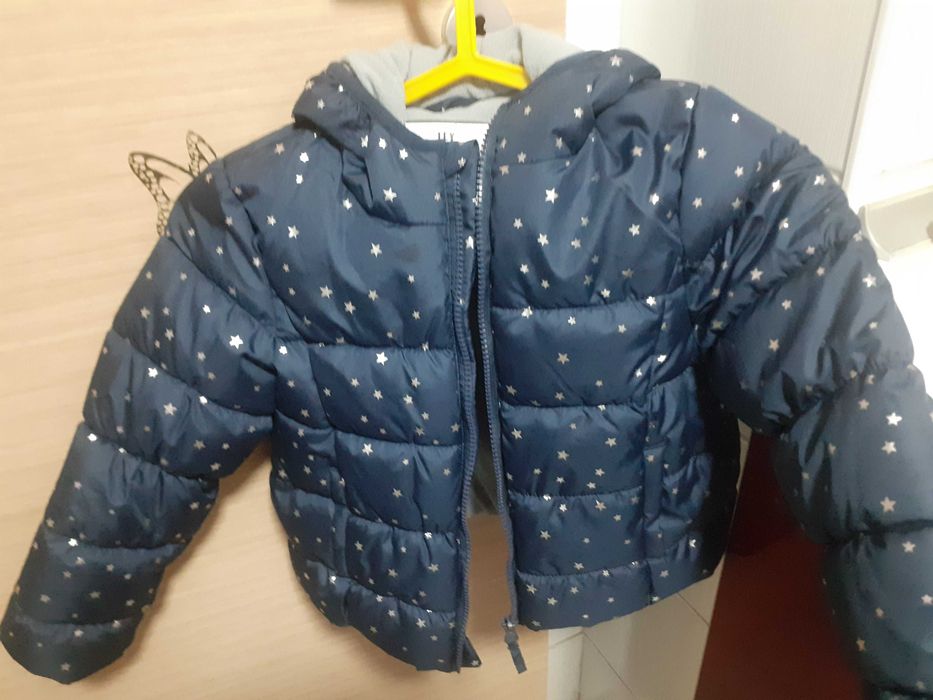 Vand geaca noua, fete 4-5 ani, cu gluga, doua modele diferite, 20 lei