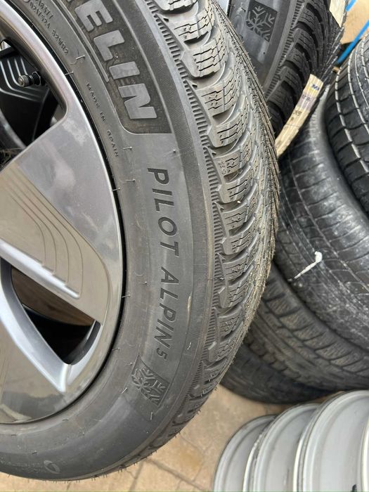 Чисто нови Зимни Гуми 215 55 18 Michelin Pilot Alpin 5 Дот 4522