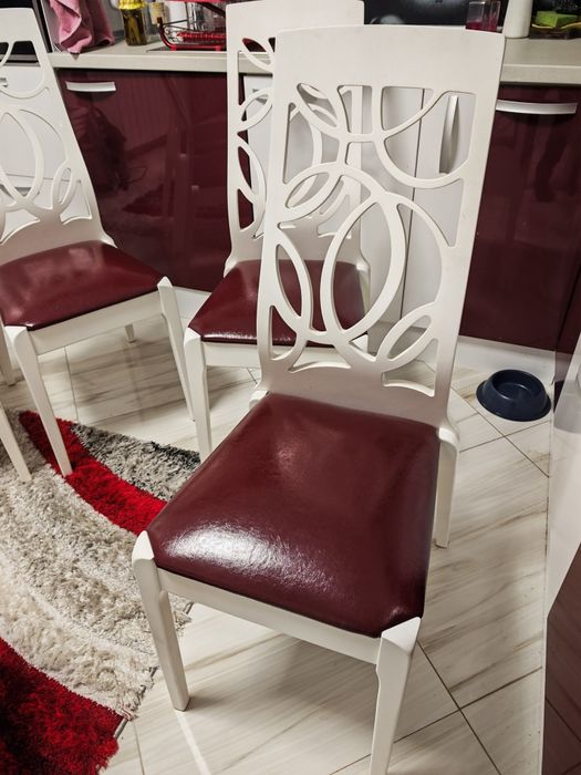 Перфектни кожени кухненски столове