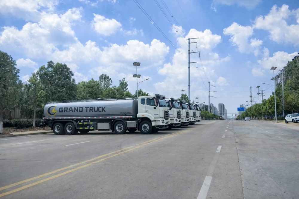 Водовоз Howo 18куб VODOVOZ 18kub 2026 Kredit Lizing