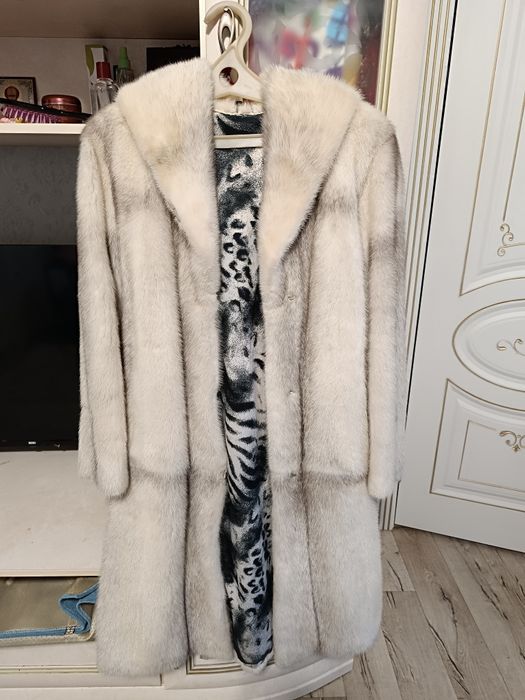 Шуба норковая белая