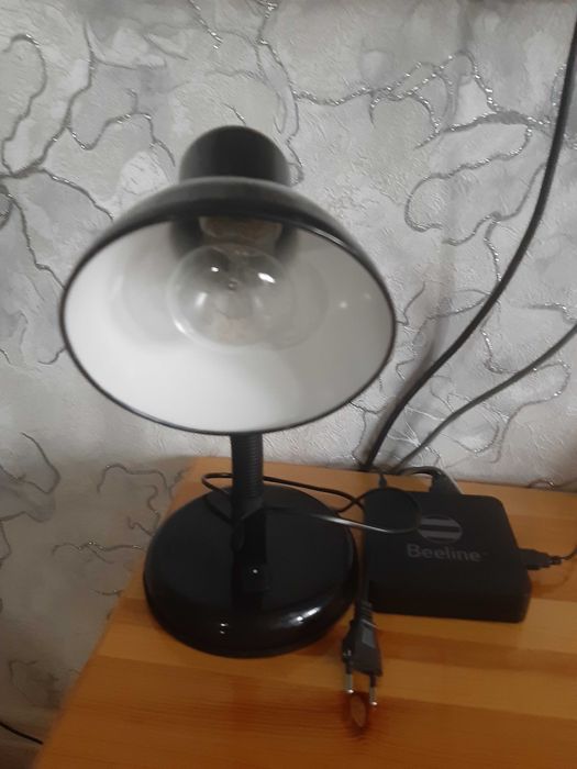 Продам светильник настольный