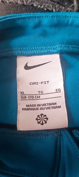 Продавам nike спортна блуза