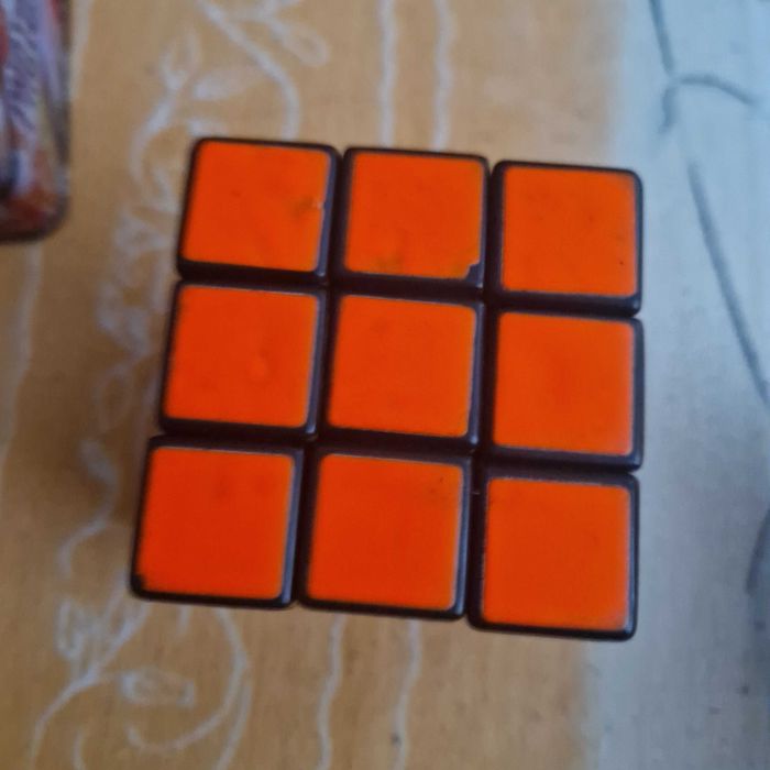 Оригинален 20-годишен Rubiks cube