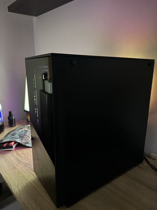 Професионален геймърски компютър