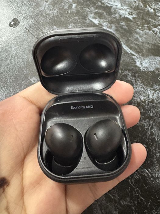 Samsung naushniy sotiladi