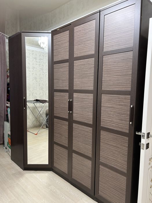 Шкаф угловой в хорошем состоянии