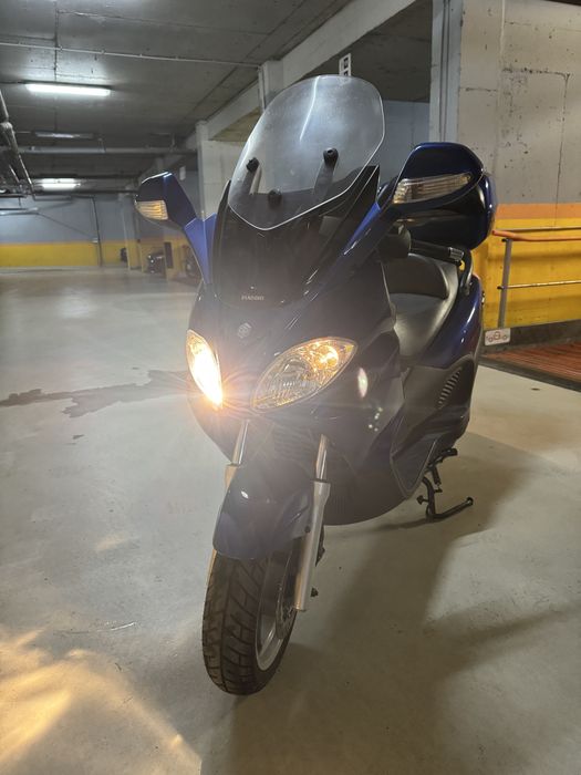 Piaggio x9/ variante piaggio mp3 sau Yamaha xmax