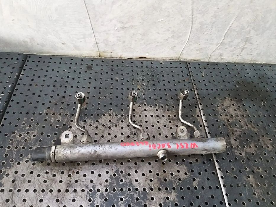 Rampa injectoare 3.0 cdi mercedes r class w251 a6420702595001