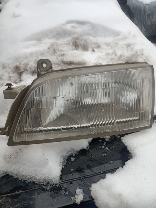 Фары тоета Карина е стоячие