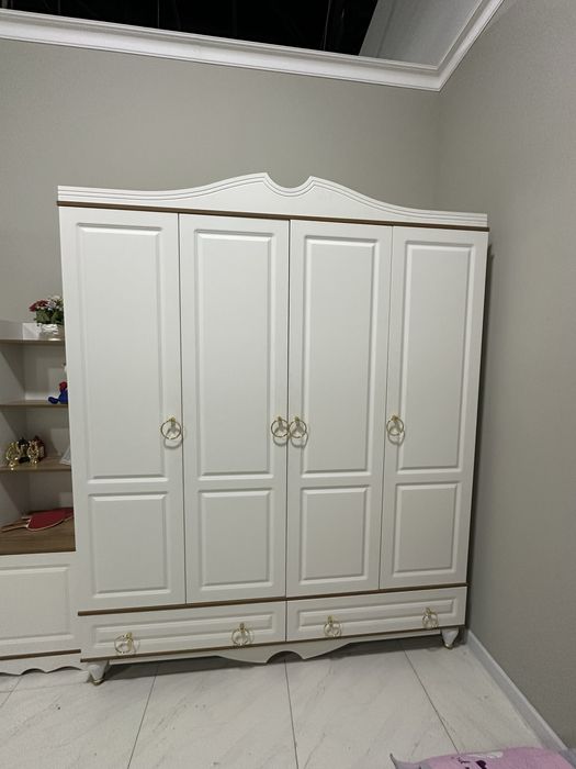 Продается детская мебель в Ташкенте кровать шкаф столь письменный