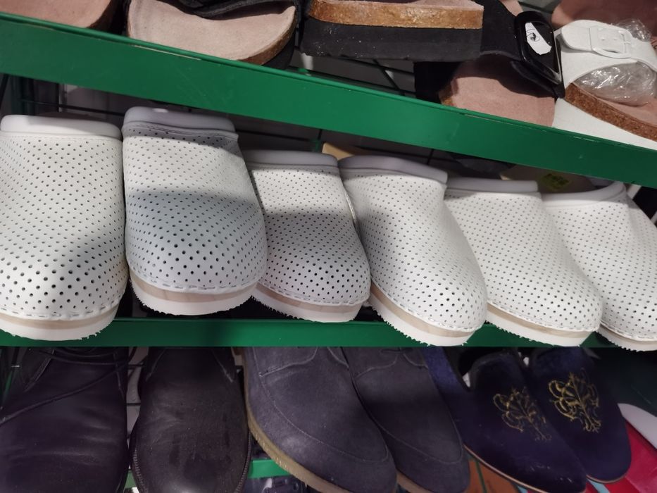 Saboți albi din piele, medicinali