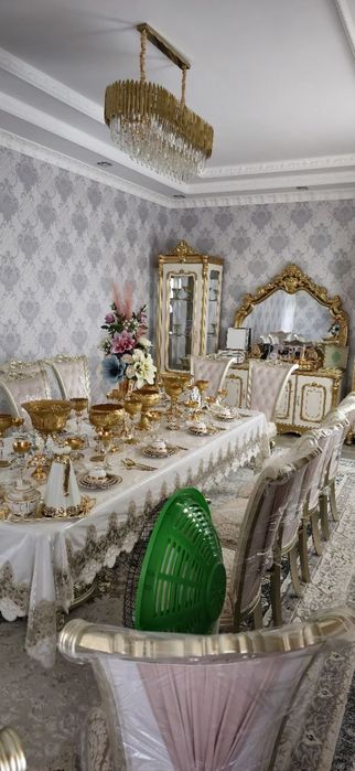 Hovli 8 xona 2 ta oshxona 2 ta padval 2 sanuzel