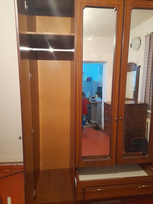 Шифоньер и 2 тумбочки