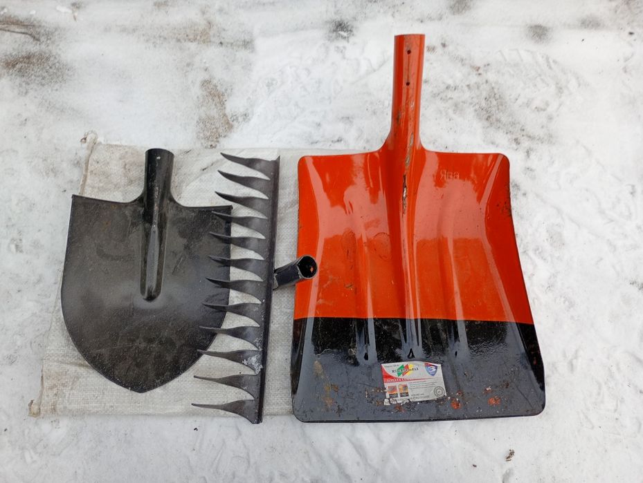 Лопата с черенком