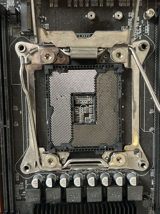 Продам материнскую плату проц вместе ddr4