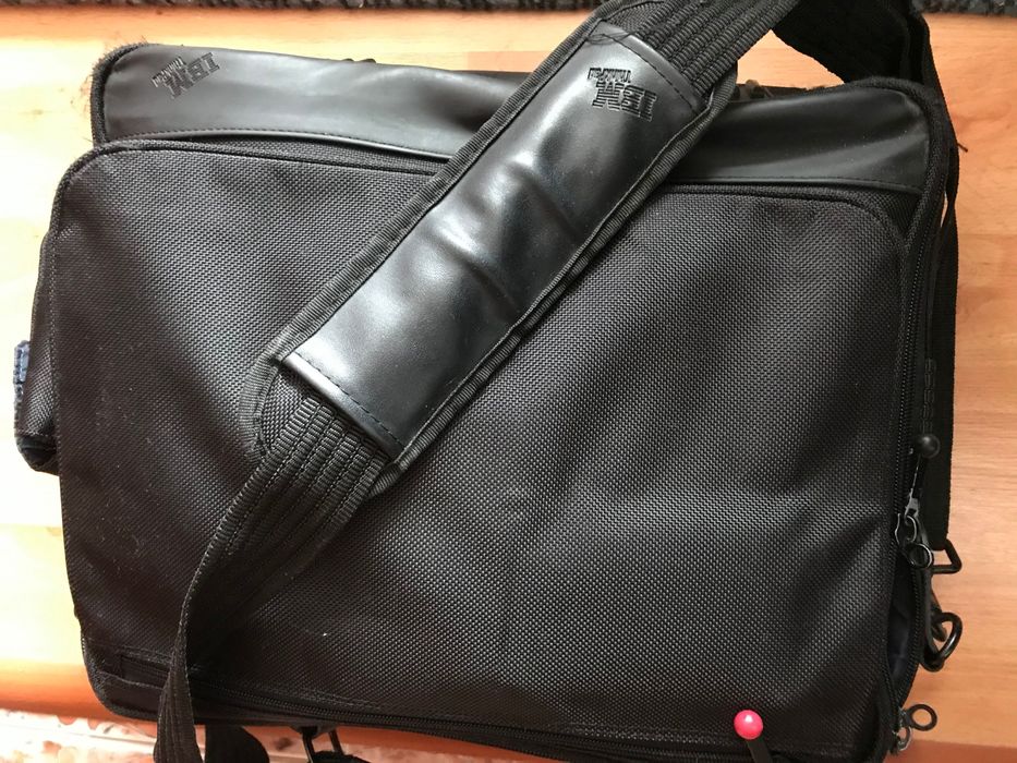 Чанти за лаптопи