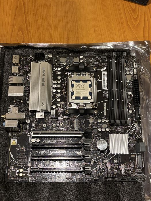 Kit procesor AMD Ryzen 5 8400F + placa de baza ASUS PRIME B650M-A AX6 + cooler tower