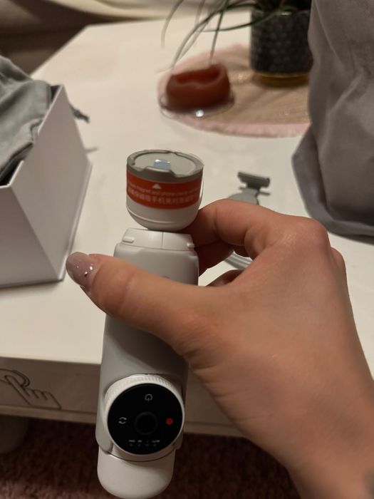 Продавам Insta360 Flow 2024 стабилизатор за телефон, нов!