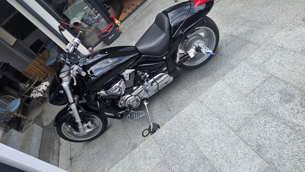 Suzuki boulevard m109r intruder