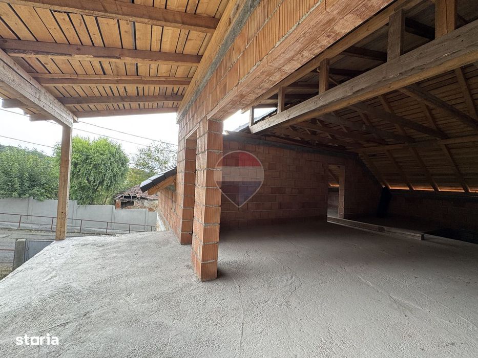 Casă 226 mp utili, la roșu – Vitrometan, strada Teilor