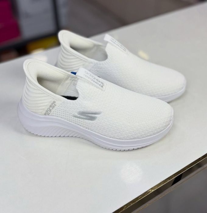 Skechers Ultira  .