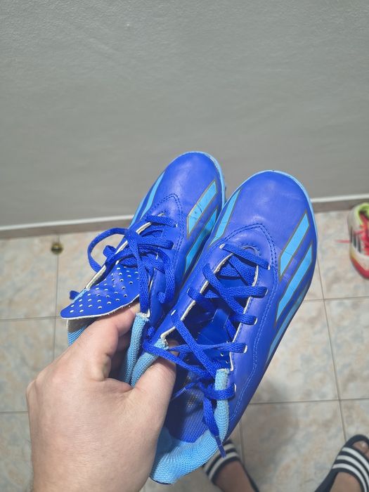 Ghete Adidas Messi sintetic marimea 35.5