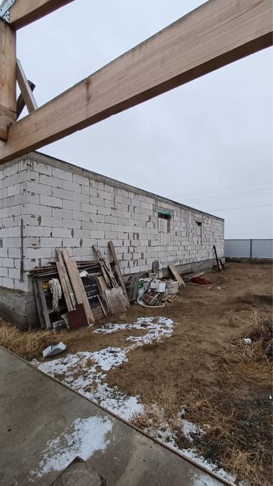 Продам участок с недостроенным домом