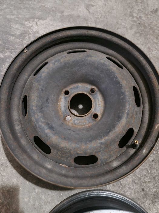 Джанти 15' 4 болта стоманени заедно с тасове от Режо 307