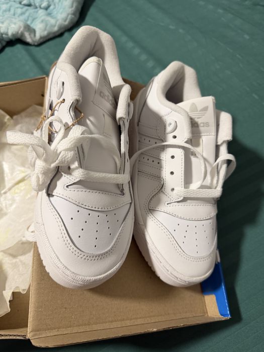 Adidasi marimea 35