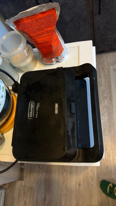 Продам вафельницу Delonghi