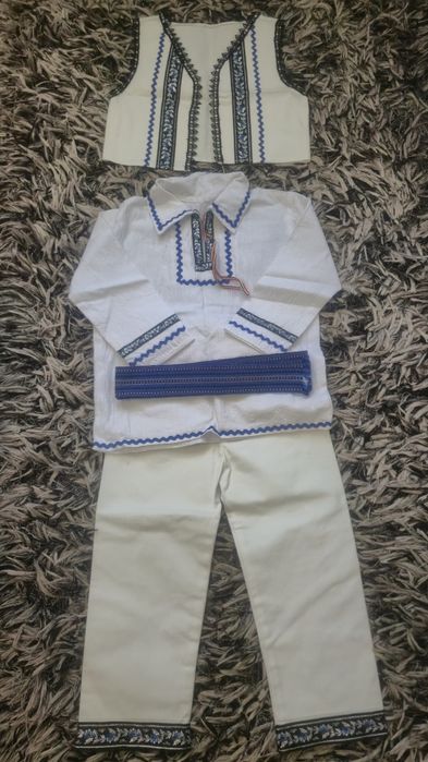 Costum popular .