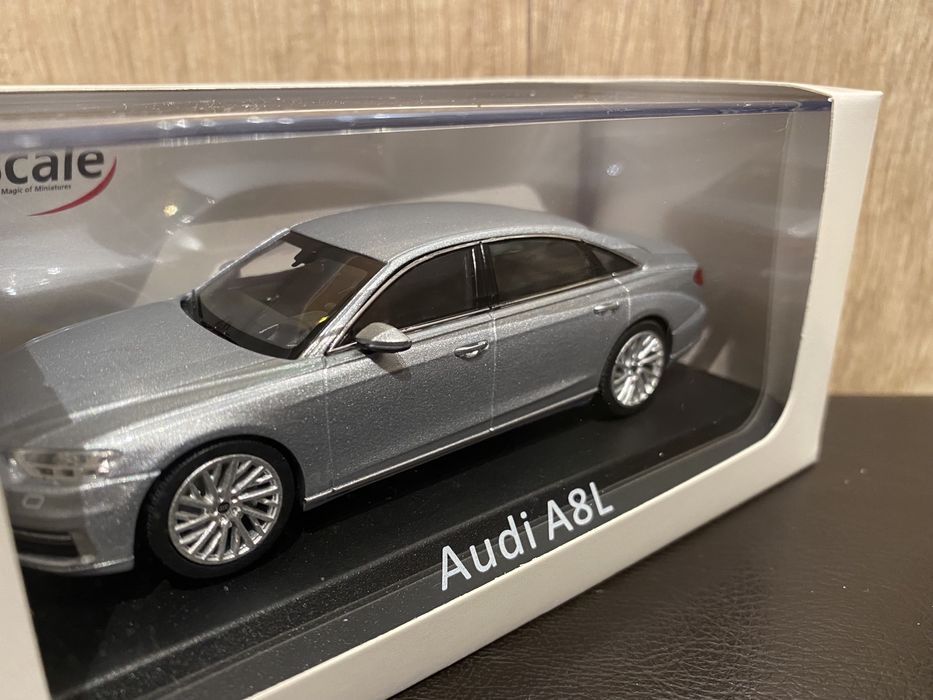 iScale AUDI A8 L machetă auto scara 1:43 gri sau alb