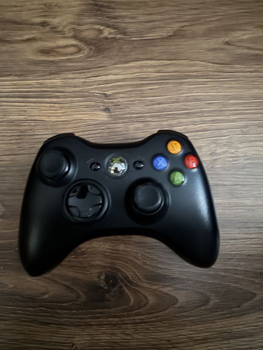 Vând maneta de Xbox 360