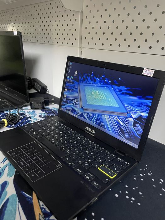 компактный Asus удобно носить