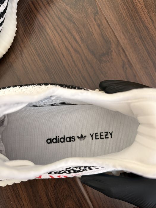 Yeezy 350 V2 zebra