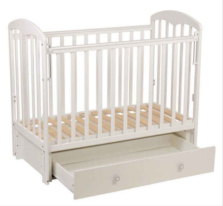 Детская кроватка белая