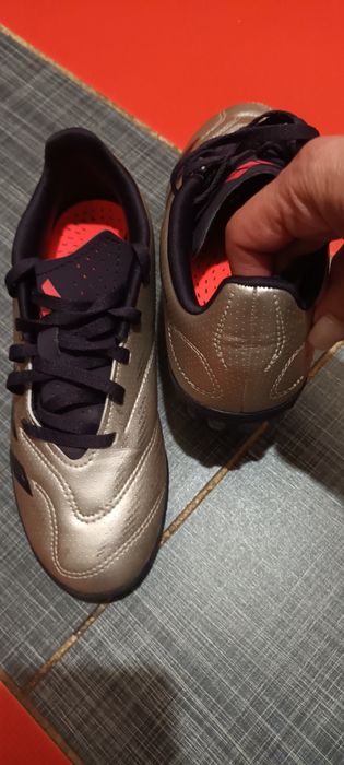 Бутонки адидас нови 35 1/2номер