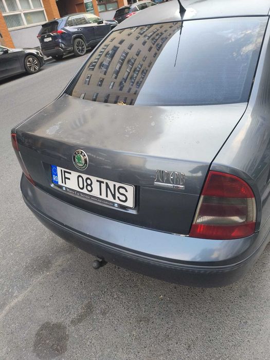 Inchiriez Skoda Superb